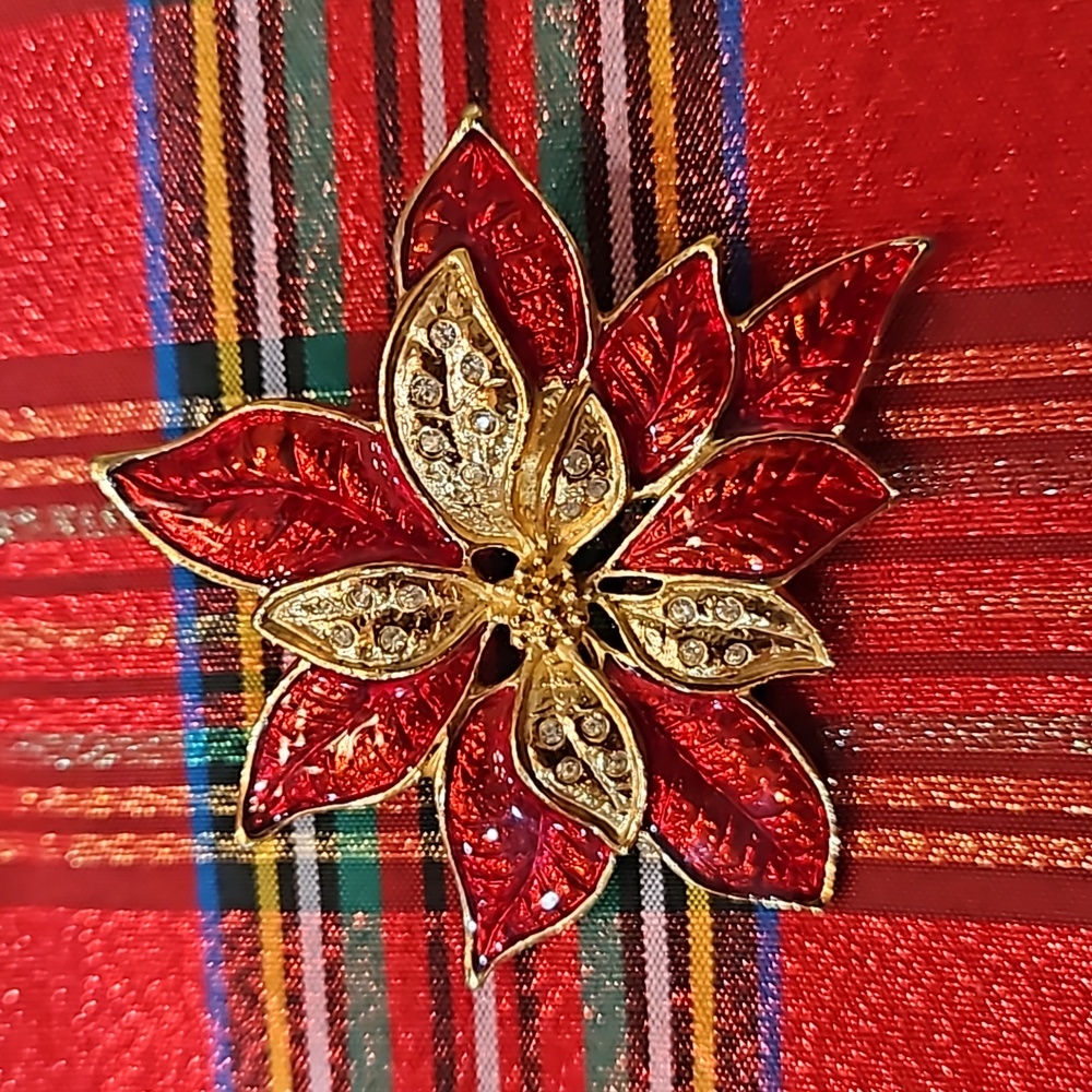 ROMAN  MARKED LARGE RED GOLD‎ POINSETTIA BROOCH PIN